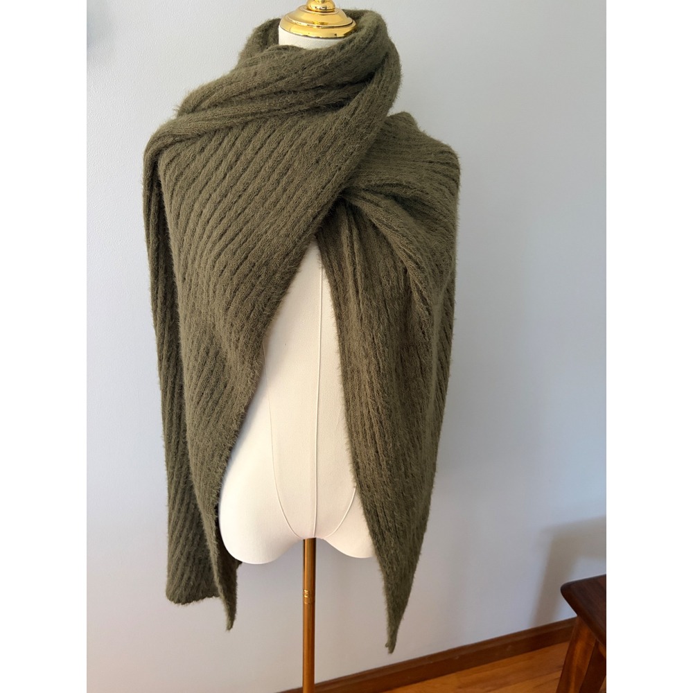 MerSea Chalet Plush Ribbed Knit Scarf/Wrap Green EUC